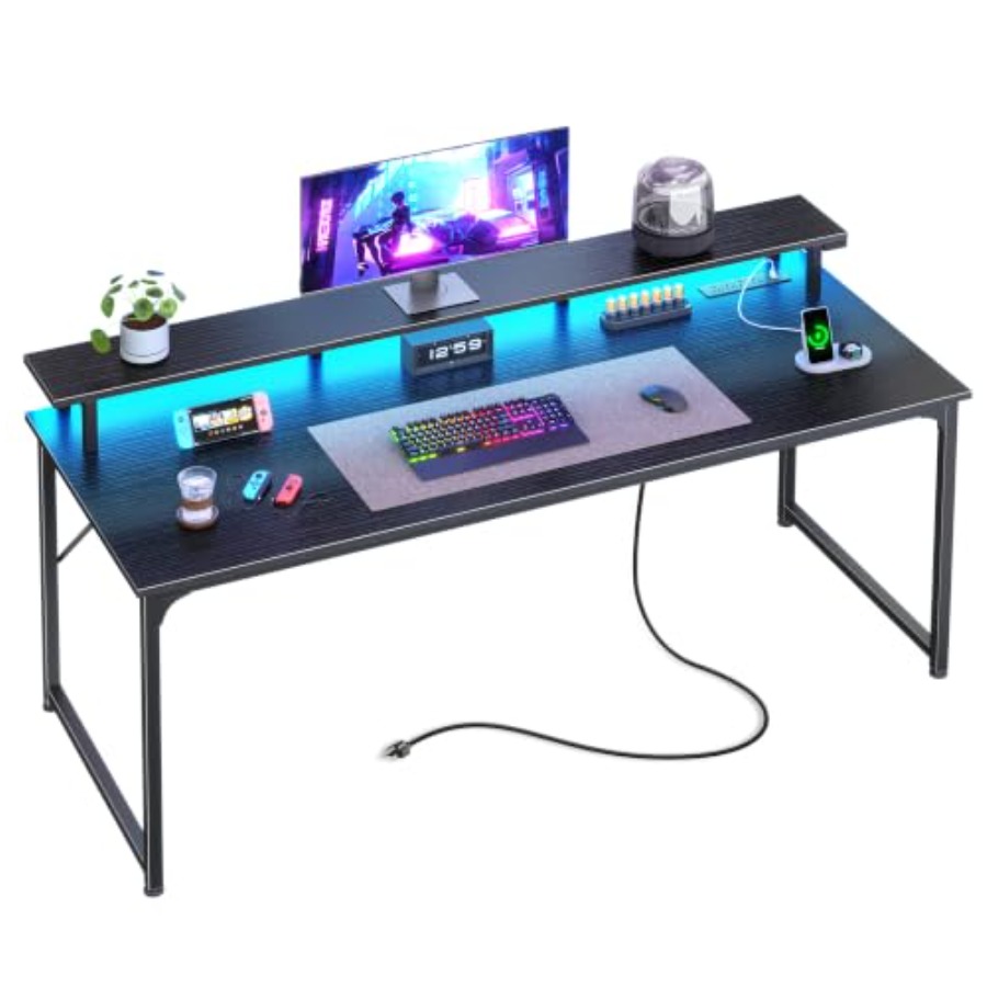 Desk Setup Black And Wood - โต๊ะเกมมิ่งพร้อมไฟ LED และเต้ารับไฟฟ้าในตัว โครงเหล็กสีดำ ดีไซน์ทันสมัยเพื่อเพิ่มประสิทธิภาพในการจัดวางอุปกรณ์